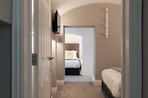 Former Wine Vaults With Hot Tub Private Courtyard