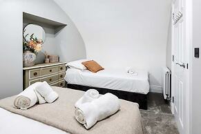 Former Wine Vaults With Hot Tub Private Courtyard