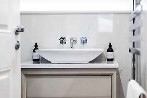 Former Wine Vaults With Hot Tub Private Courtyard