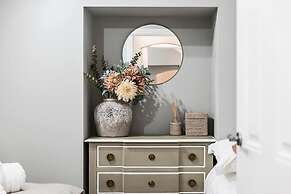 Former Wine Vaults With Hot Tub Private Courtyard