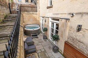 Former Wine Vaults With Hot Tub Private Courtyard
