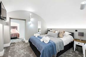 Former Wine Vaults With Hot Tub Private Courtyard