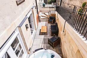 Former Wine Vaults With Hot Tub Private Courtyard