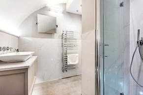 Former Wine Vaults With Hot Tub Private Courtyard