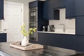 Former Wine Vaults With Hot Tub Private Courtyard