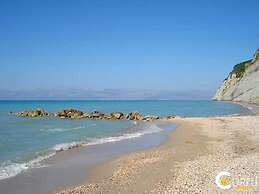 Green Yard Retreat - Family Getaway in Sidari Corfu