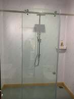 Ruby House, 3 Bedroom Apartment, Beachside