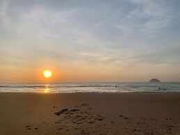 Ruby House, 3 Bedroom Apartment, Beachside