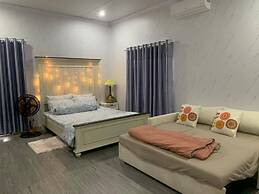 Ruby House, 3 Bedroom Apartment, Beachside