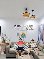 Ruby House, 3 Bedroom Apartment, Beachside