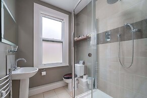 Modern flat near Battersea Park