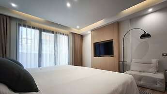 CC LUX Suites in Piraeus Port