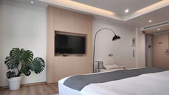CC LUX Suites in Piraeus Port