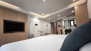 CC LUX Suites in Piraeus Port
