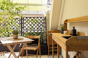 Turin Bed & Books by Wonderful Italy