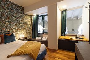 Turin Bed & Books by Wonderful Italy