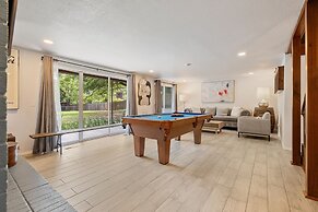 5BR Relaxation Haven Hot Tub Pool Table Fun M