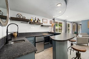 5BR Relaxation Haven Hot Tub Pool Table Fun M