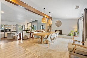 5BR Relaxation Haven Hot Tub Pool Table Fun M