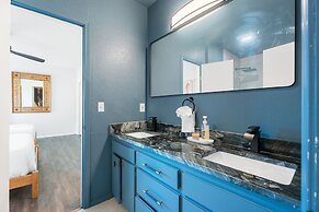 5BR Relaxation Haven Hot Tub Pool Table Fun M