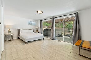 5BR Relaxation Haven Hot Tub Pool Table Fun M