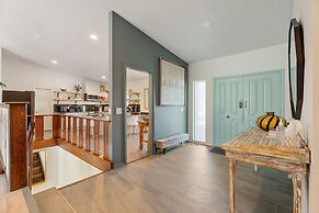 5BR Relaxation Haven Hot Tub Pool Table Fun M