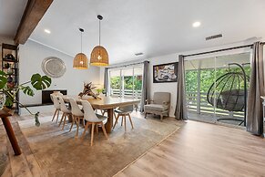 5BR Relaxation Haven Hot Tub Pool Table Fun M