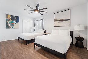 5BR Relaxation Haven Hot Tub Pool Table Fun M