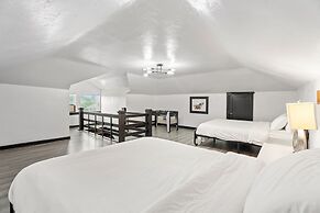 6BR Retreat Comfort Convenience Kitchen 16