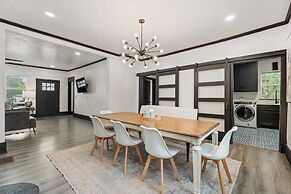 6BR Retreat Comfort Convenience Kitchen 16