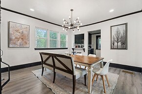 6BR Retreat Comfort Convenience Kitchen 16