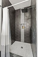 6BR Retreat Comfort Convenience Kitchen 16