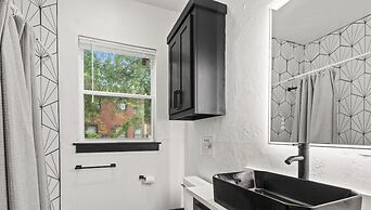 6BR Retreat Comfort Convenience Kitchen 16