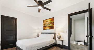 6BR Retreat Comfort Convenience Kitchen 16