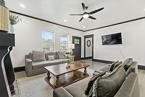 6BR Retreat Comfort Convenience Kitchen 16