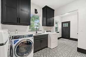 6BR Retreat Comfort Convenience Kitchen 16