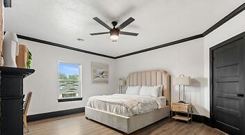 6BR Retreat Comfort Convenience Kitchen 16