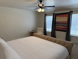 Spacious Lakefront View With Hot Tub and Pool NH