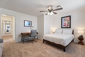 Spacious Lakefront View With Hot Tub and Pool NH