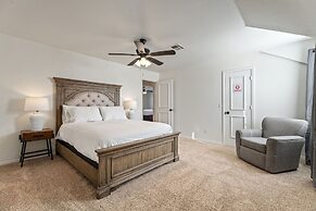 Spacious Lakefront View With Hot Tub and Pool NH