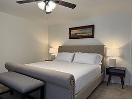 Spacious Lakefront View With Hot Tub and Pool NH