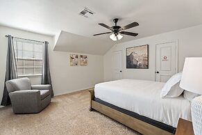 Spacious Lakefront View With Hot Tub and Pool NH