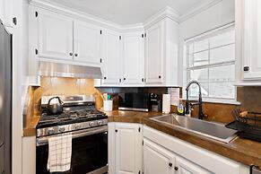 Spacious Lakefront View With Hot Tub and Pool NH