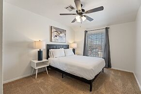 Spacious Lakefront View With Hot Tub and Pool NH