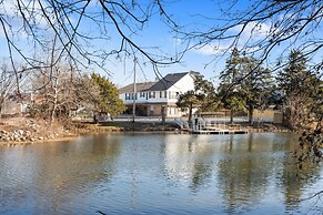 Spacious Lakefront View With Hot Tub and Pool NH