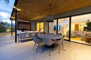 The Palms Penthouse by Acomodo Punta Caelo