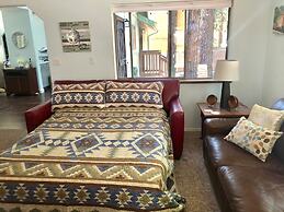 Home In The Pines Near Downtown w Hottub