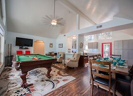 Home In The Pines Near Downtown w Hottub