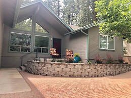 Home In The Pines Near Downtown w Hottub