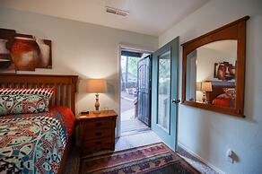 Home In The Pines Near Downtown w Hottub